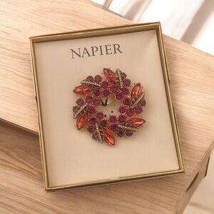 NWT VINTAGE NAPIER RED CRYSTAL BROOCH WITH GOLDTONE FINISH